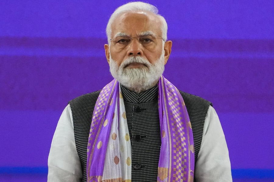 pmmoditolayfoundationstoneanddedicatetonationtenprojectsinraipur
