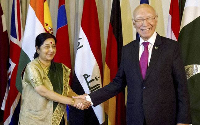 sushmaswarajtoholdtalkswithsartajazizinnepal