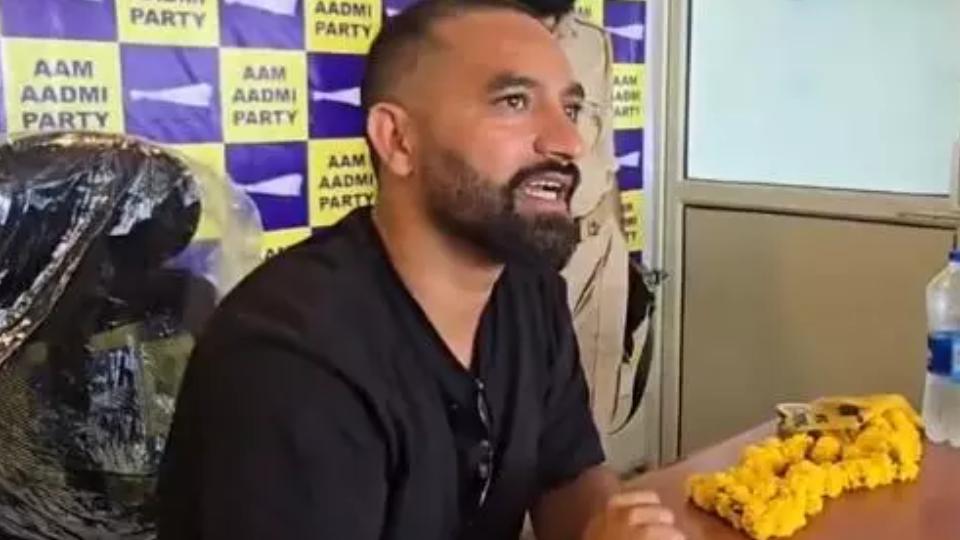 AAP MLA Mehraj Malik Marshalled Out of Jammu And Kashmir Assembly