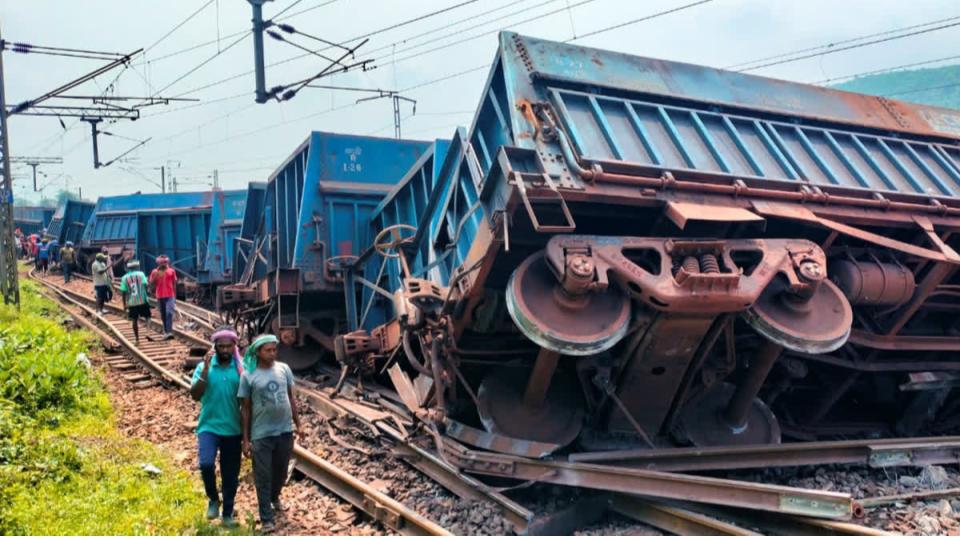 Two goods trains derail in Jharkhand