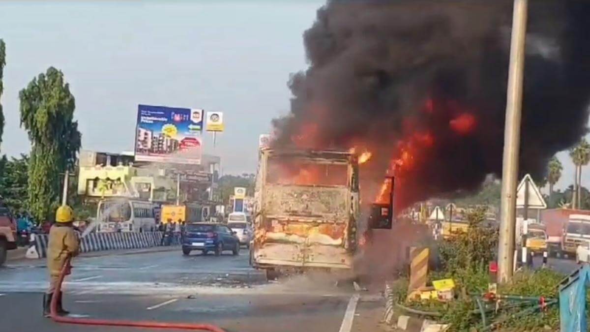 electricbusfromchennaitobengalurucatchesfireaftercollision