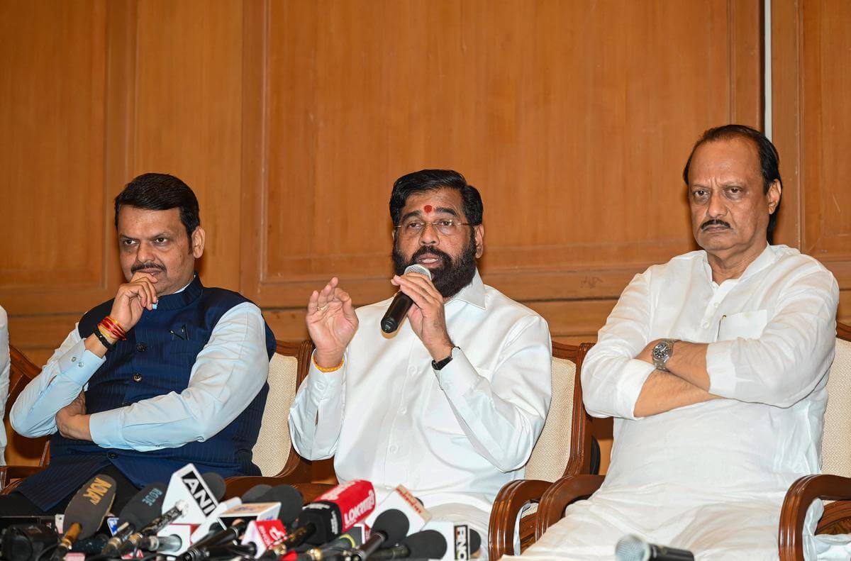 shindesshivsenaannouncescandidatesfieldsmilinddeoraandsanjaynirupamforupcomingmahapolls