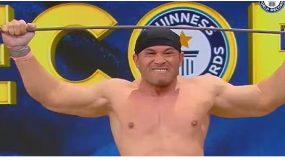 indianmanbendsironrodswithheadforworldrecord‘ironmaninreality