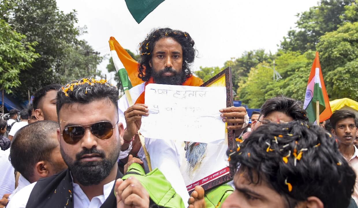 BJP protest near Hemant Soren