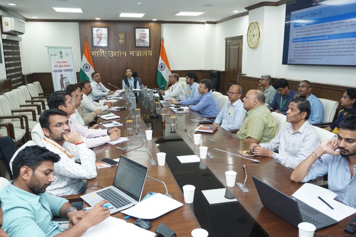 unionministerkumaraswamyholdspostbudgetwebinaronexpandingindia’sevecosystem