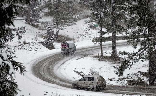 freshsnowfallinhigherreachesofkashmir