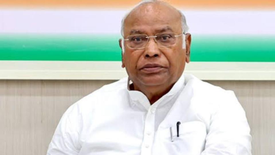 Kharge reacts to Dharmendra Pradhan’s Resignation 