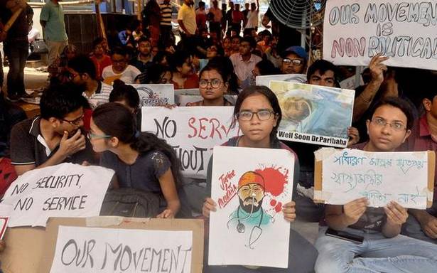 protestingdoctorsturndownmamata’sinvitefortalkssaycmhastoapologisefirst