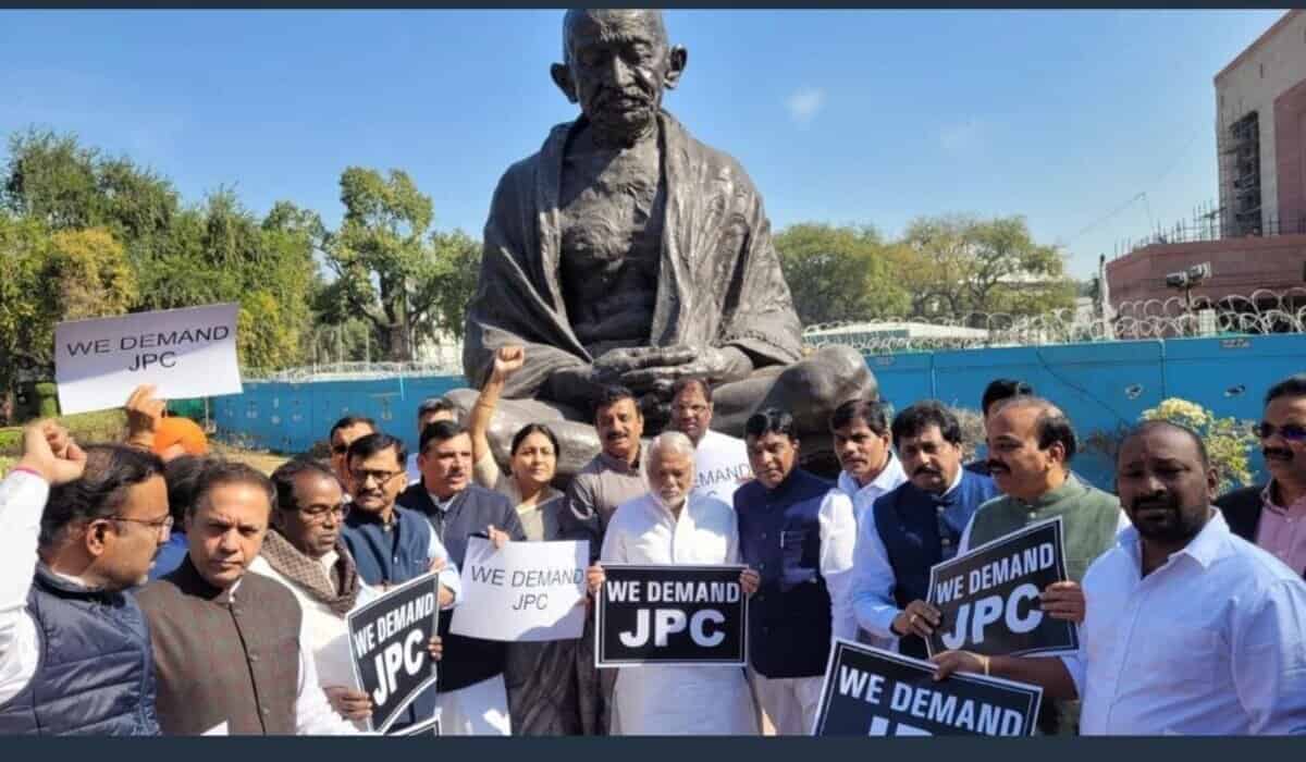 brsmpswalkoutaspmnarendramodibeginsloksabhaaddress