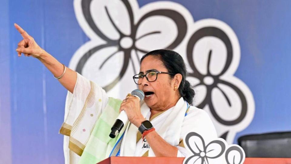 EC operating under Modi’s directions, Mamata at poll rally in Bengal