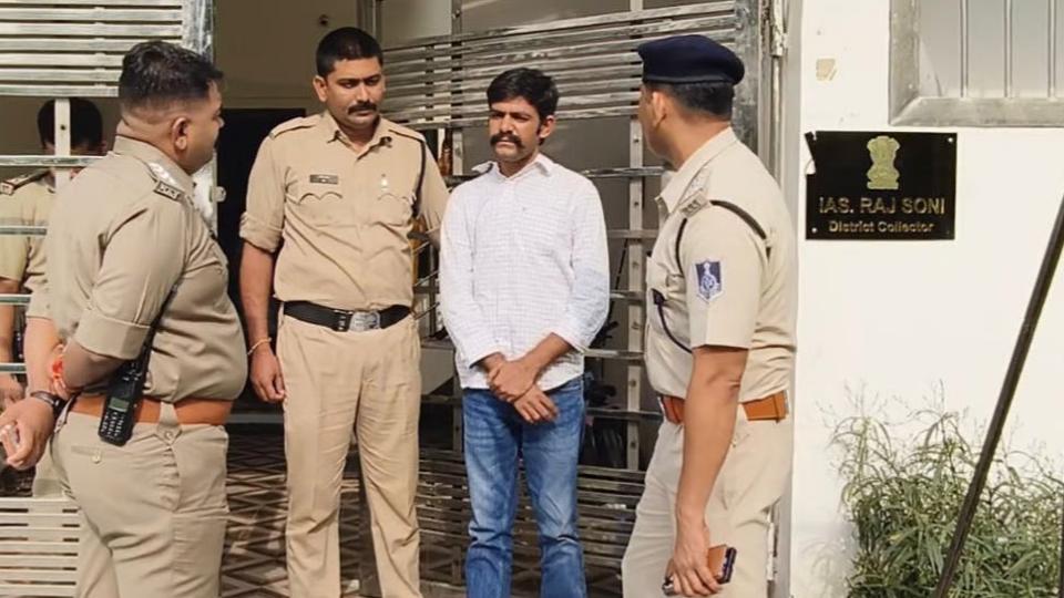 Man Arrested for posing as IAS officer in Indore