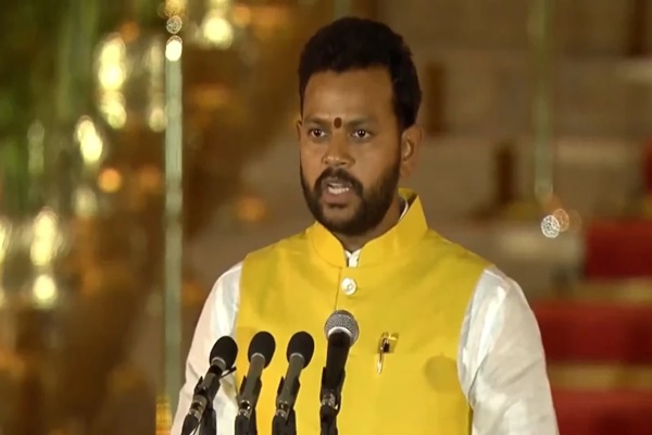 krammohannaiduloksabhamemberfromsrikakulamparliamentseattakesoathascabinetminister