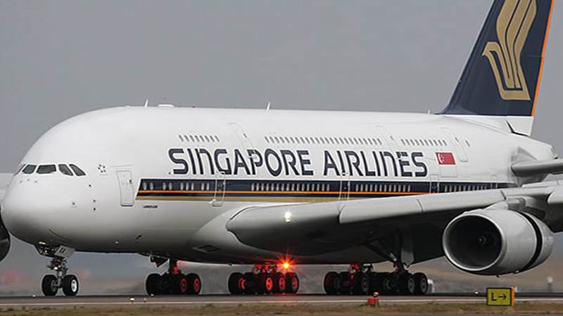 singaporeairlinesaircraftcarrying228peoplemakesemergencylandingindelhi