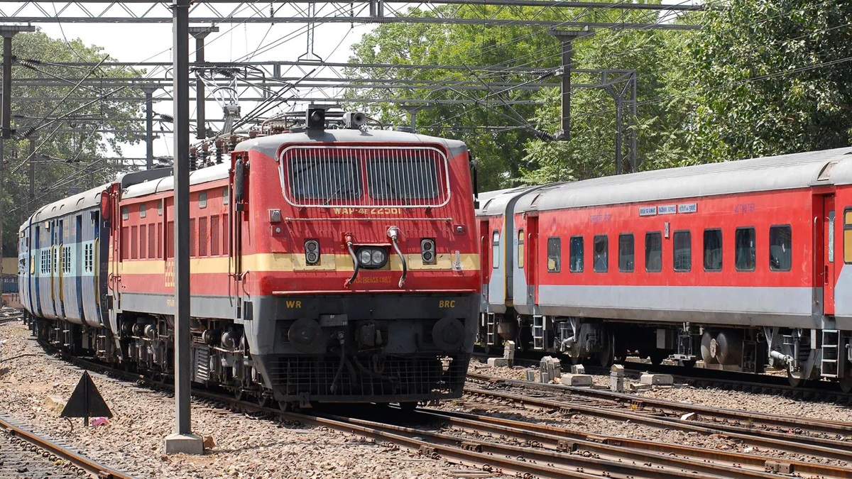 easternrailwaycancels30pairsoflocaltrainsdailytillfeb1