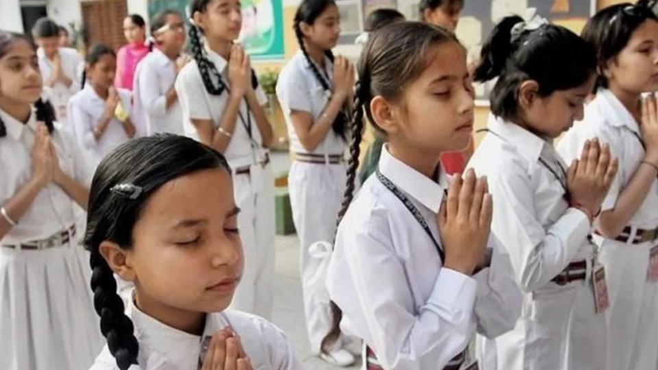 bengalgovtdirectsschoolstomandatorilyincludesingingofvandemataram
