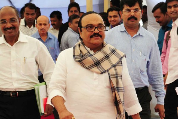 sbideclareschhaganbhujbalandfamilymembersaswillfuldefaulters