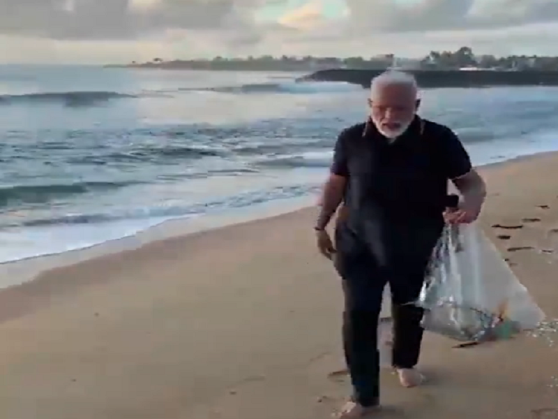 pmmodisploggingonmamallapurambeach