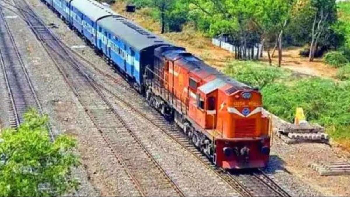 indianrailwaysdeploysover500specialtrainsforreturnrushoftravellersafterchhathpuja
