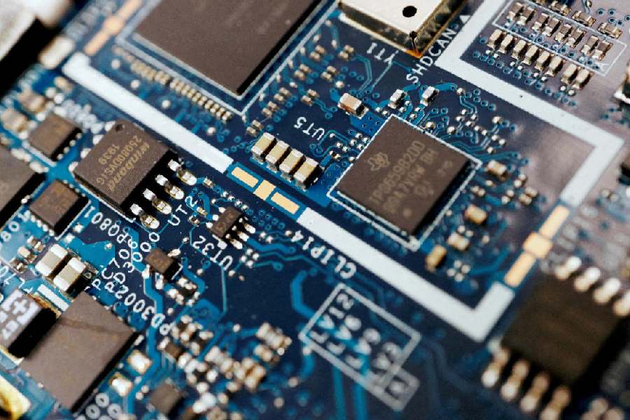 Govt notifies SEZ reforms to boost semiconductor, electronics component manufacturing