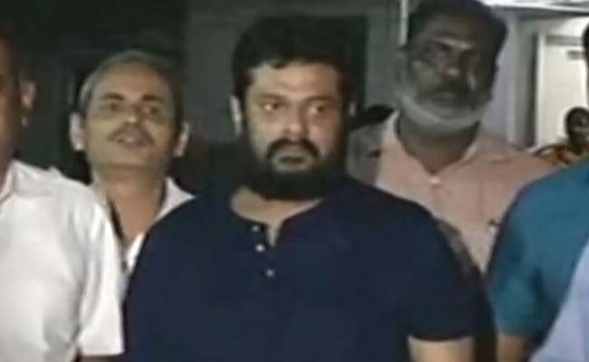 filmmakermadhanarrestedinallegedmulticrorescaminsrmuniversity
