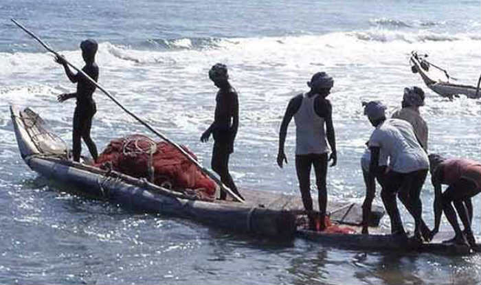lankannavyarrests10fishermen