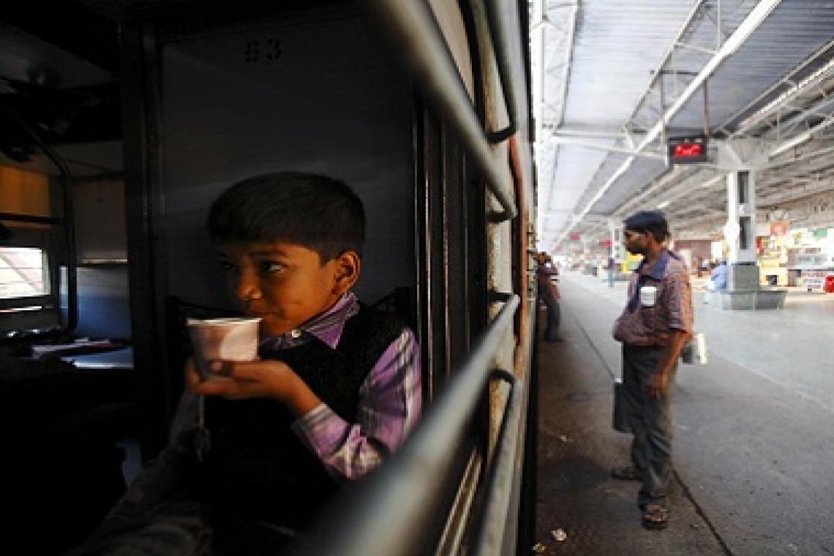 indianrailwaystobansingleuseplasticsfromoctober2