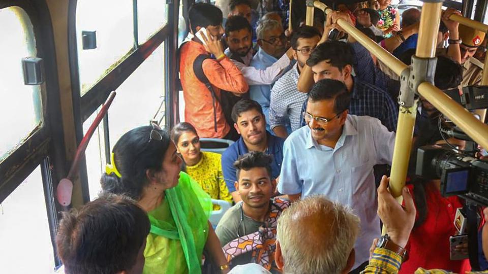 kejriwalboardsbusestogetfeedbackaboutfreeridescheme