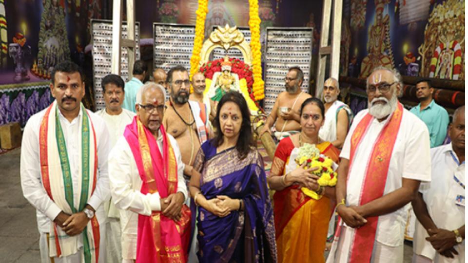 Mauritius President Dharambeer visits Tirupati temple
