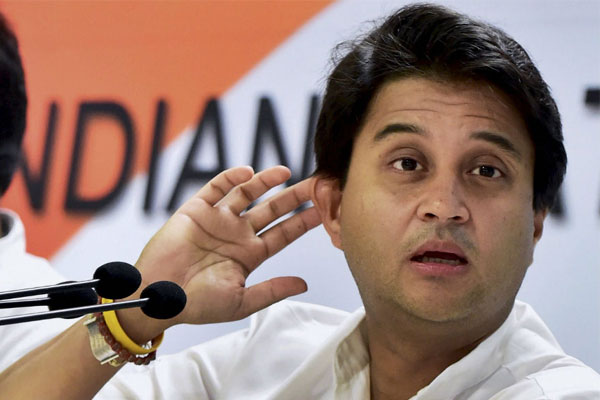 amidwarforpostofmadhyapradeshcongressleaderjyotiradityascindiatomeetsoniagandhiinnewdelhi