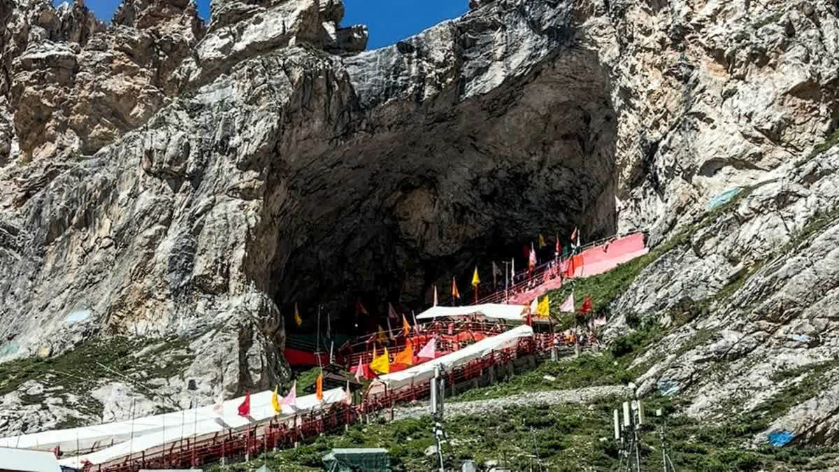 Amarnath Yatra suspended routes due to heavy rains in J&K