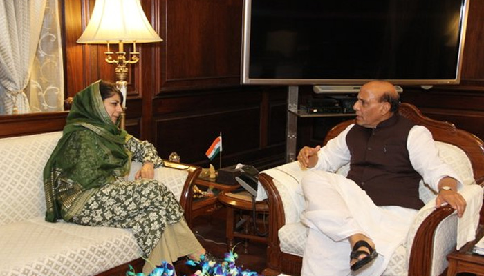 mehboobameetsrajnathtoreviewkashmirsituation