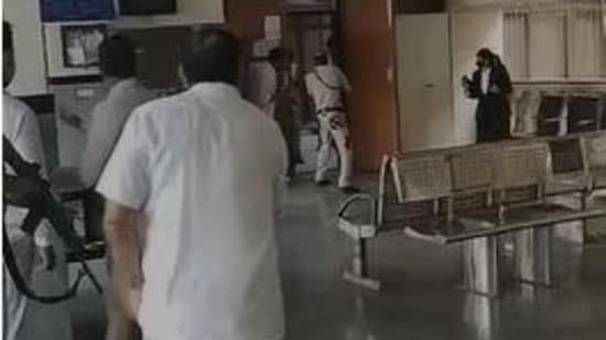 rohinishootout:3includinggangsterjitendergogikilledasgunmenpoliceexchangefire