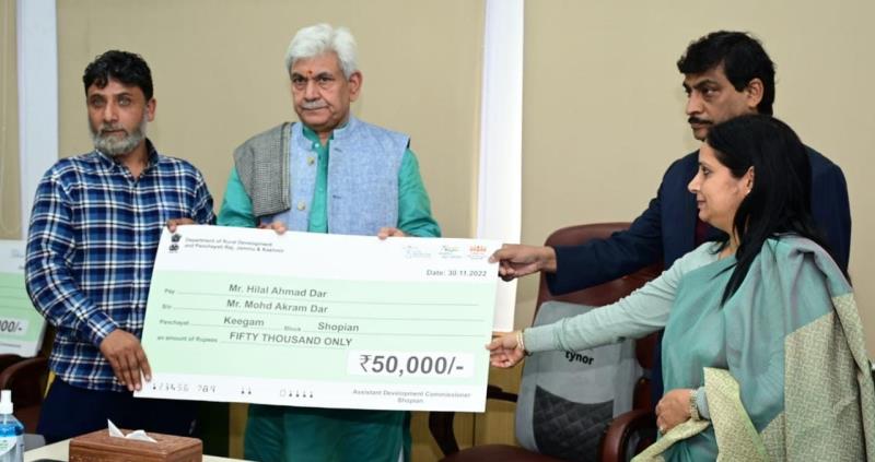 jklgmanojsinhasayspradhanmantriawasyojana(grameen)willfulfillbeneficiaries’dreamofpuccahouse’