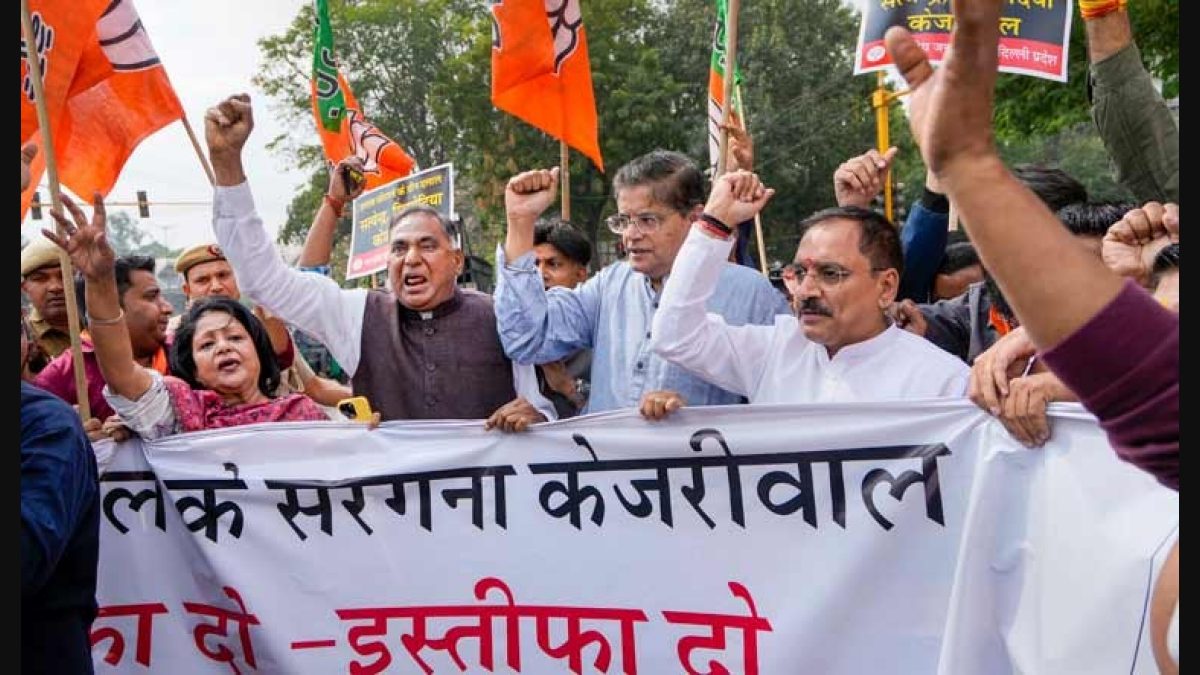 Delhi BJP leaders hold protest, demand resignation of Arvind Kejriwal