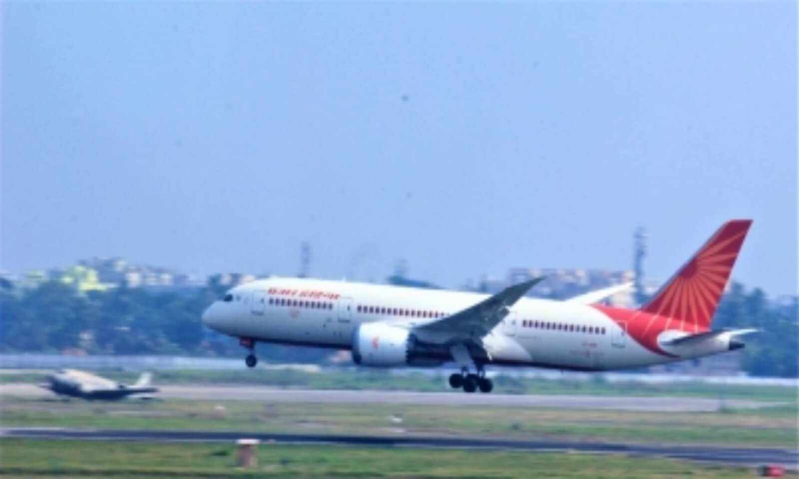 airindiaflightwith144passengersmakesemergencylandingatsilchar