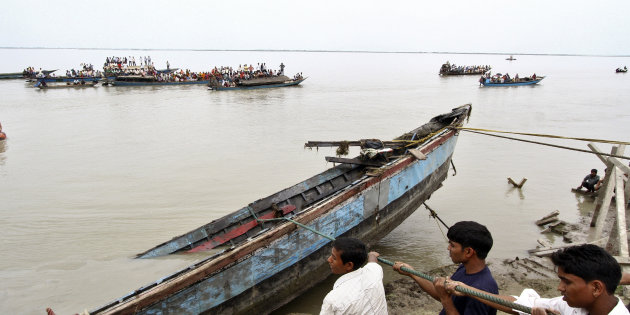 andhrapradesh:13feareddeadafterboatcapsizes