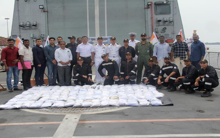indiannavythencbseizes200kgofafghanoriginheroinworth1200crorerupees