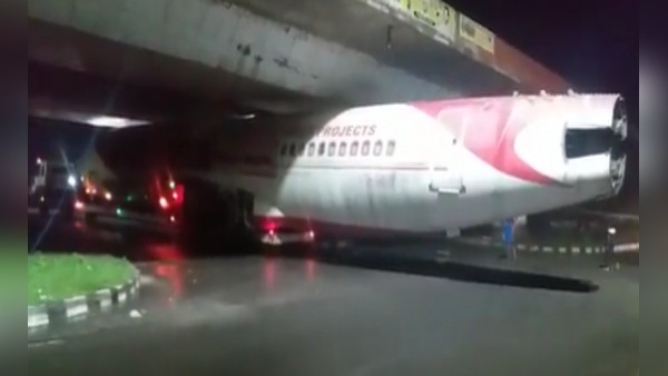 aeroplanegetsstuckonunderpassinandhrapradesh’sbapatla