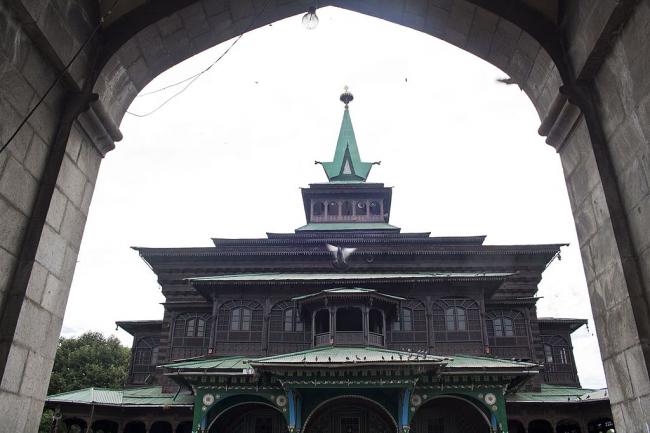 firedamagesspireofkhankahemoulashrineinsrinagar