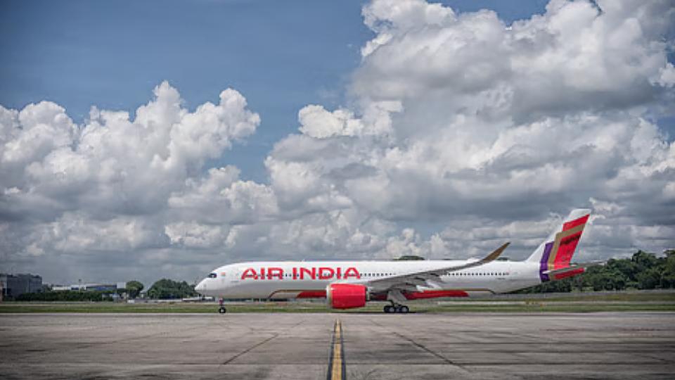 airindiadelhi?bengaluruflightsufferstailstrikeduringlanding