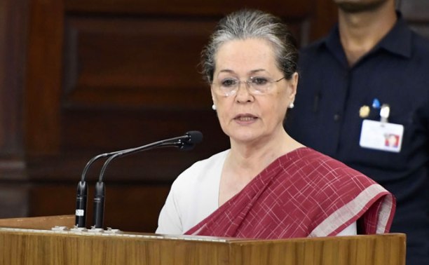 soniagandhiexpelsjyotiradityascindiaforantipartyactivities
