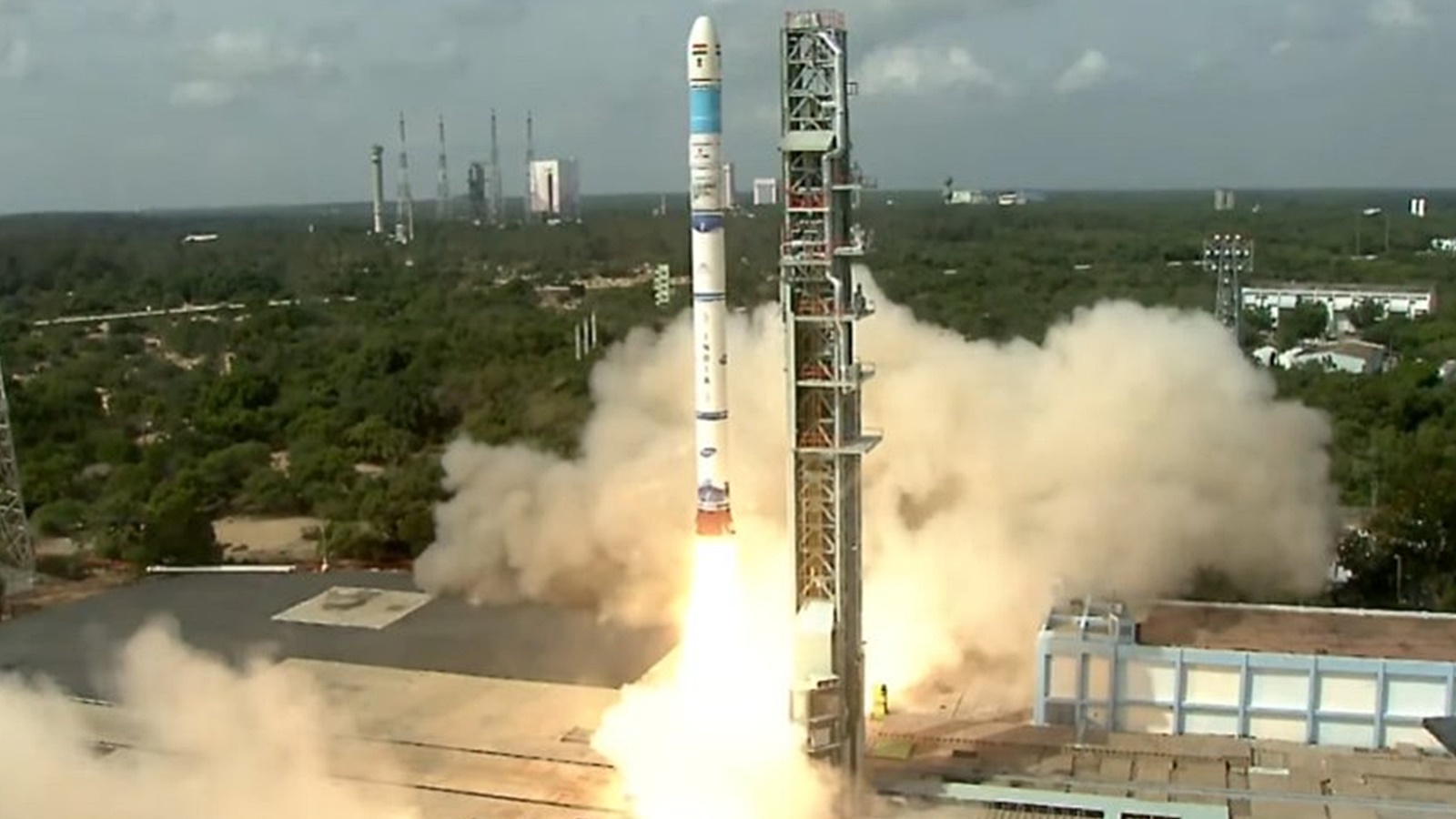isro’slaunchessslvd3carryingearthobservationsatelliteeos08fromsriharikota