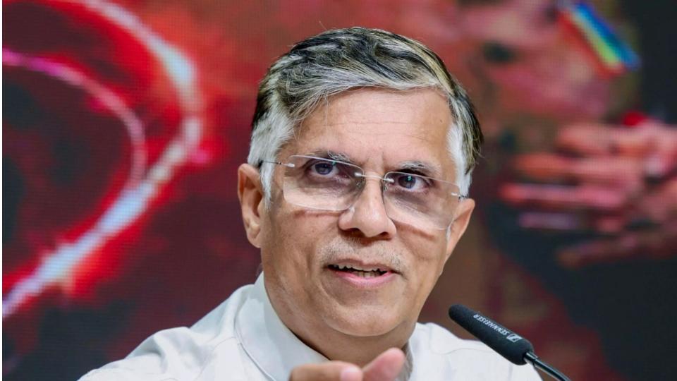 Pawan Khera criticised Petroleum Minister Over LPG Price Hike