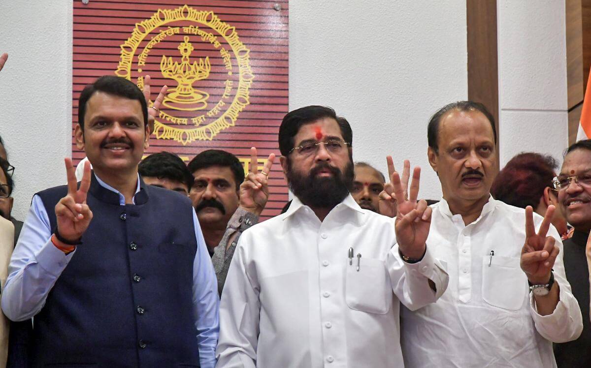 devendrafadnavisandtwodeputycmstotakeoathtomorrowformaharashtragovtformation