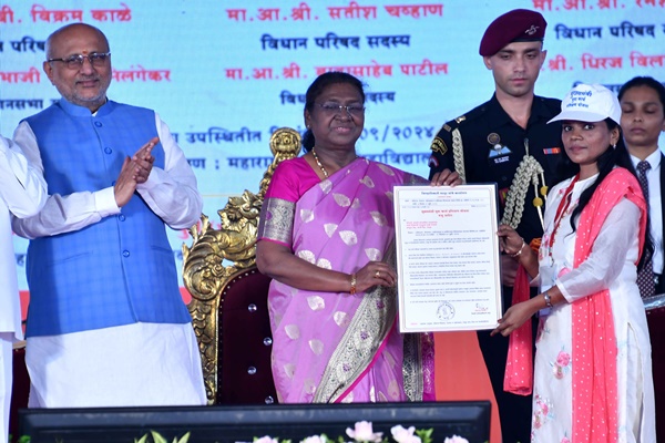 prezmurmuaddressesbeneficiariesofmahagovt’s‘shasanaplyadari’‘mukhyamantrimajhiladkibahinyojna’schemes