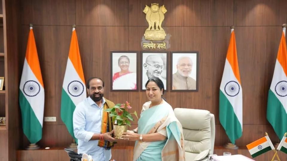 CM Rekha Gupta Invited to Attend Dasara Festivities in Vijayawada