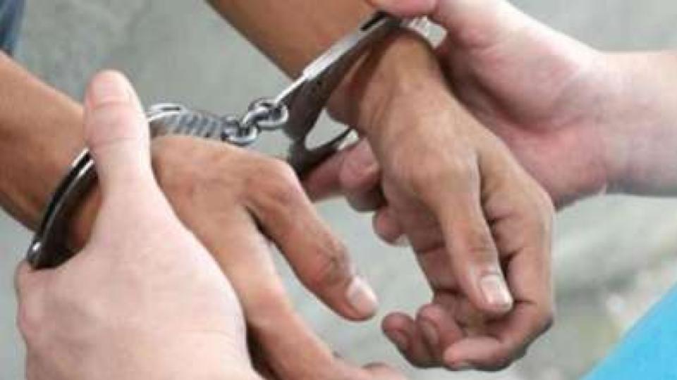 2arrestedoverdeathofboyhitbyexcavatorinkolkata