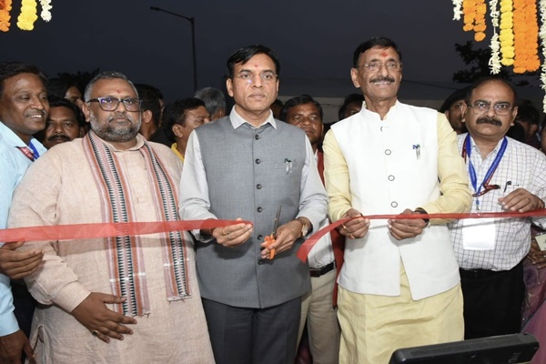 unionministermansukhmandaviyainaugurates220bedesichospitalinranchi