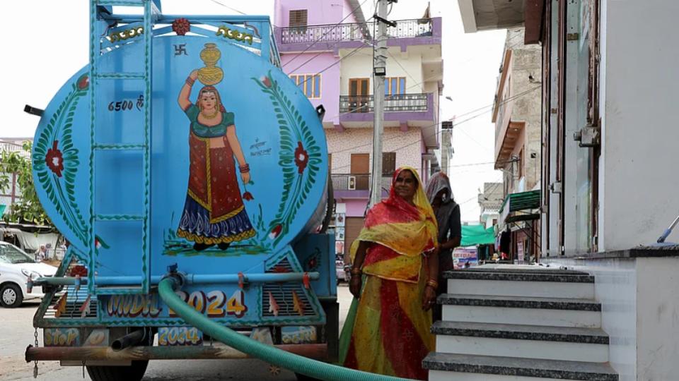 Locals fear using tanker water after contaminated water incident in Indore