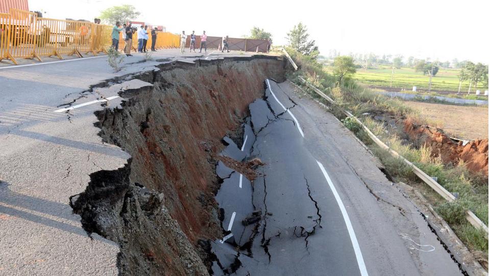 100-Metre Road Stretch Caves In Near Bhopal 
